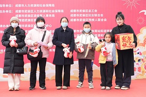 “百米小巷”人潮涌動！瑞方人力助力2025年武侯區(qū)春風行動專場招聘會“開門紅” 第13張