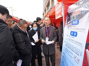 “百米小巷”人潮涌動！瑞方人力助力2025年武侯區(qū)春風行動專場招聘會“開門紅” 第4張