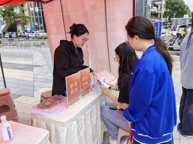 搭建家門口就業橋梁!瑞方人力助力高校畢業生人崗高效匹配 第3張 搭建家門口就業橋梁!瑞方人力助力高校畢業生人崗高效匹配 第3張