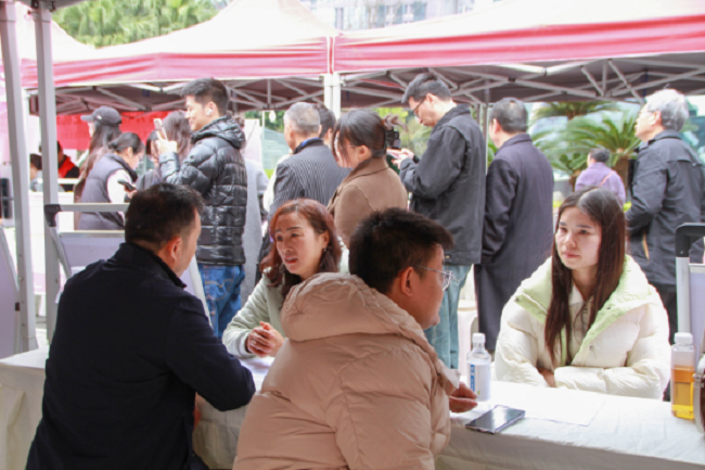 瑞方人力賦能火車南站街道錦官新城社區,讓“家門口”就業服務小站更暖心 第2張 瑞方人力賦能火車南站街道錦官新城社區,讓“家門口”就業服務小站更暖心 第2張